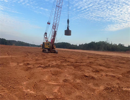 韶关强夯公司 ，专业的强夯队伍， 进场速度快，韶关强夯价格优惠，韶关强夯施工经验丰富。