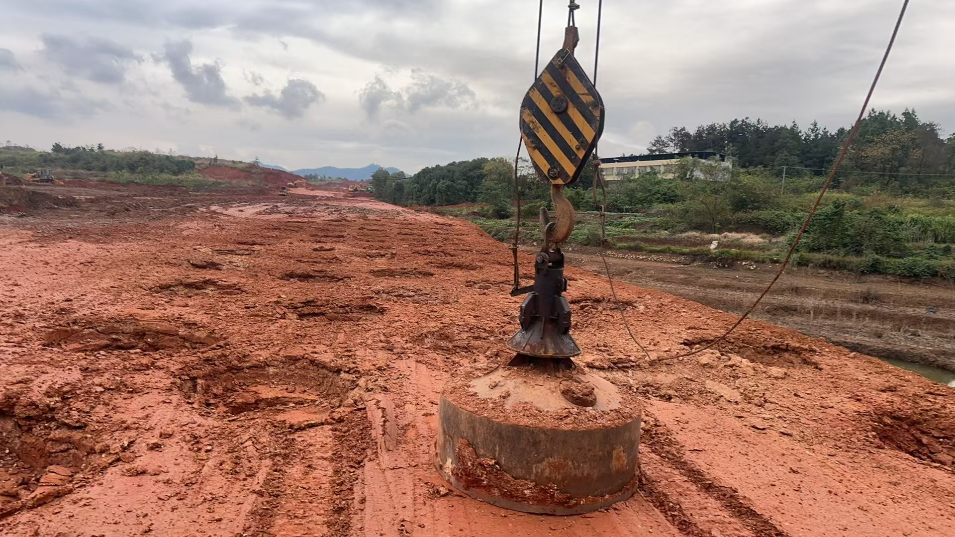 强夯技术大揭秘：为什么地基不稳，强夯能解决